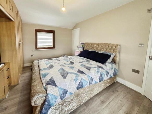 3 bed Semi-Detached for sale Image 9