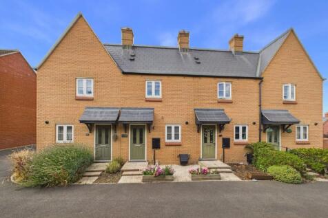 Aintree Avenue, Towcester, NN12