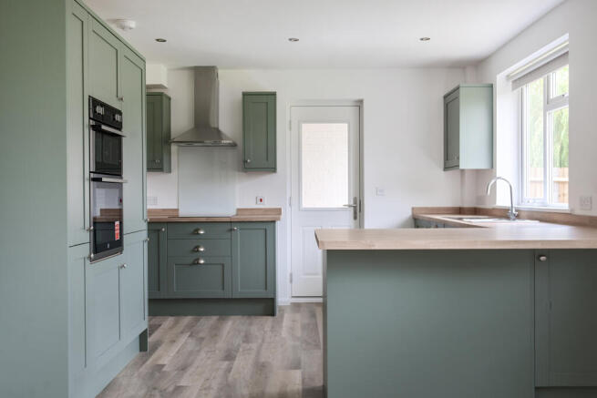 3 bed House to rent Image 4