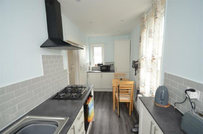KITCHEN/DINING ROOM