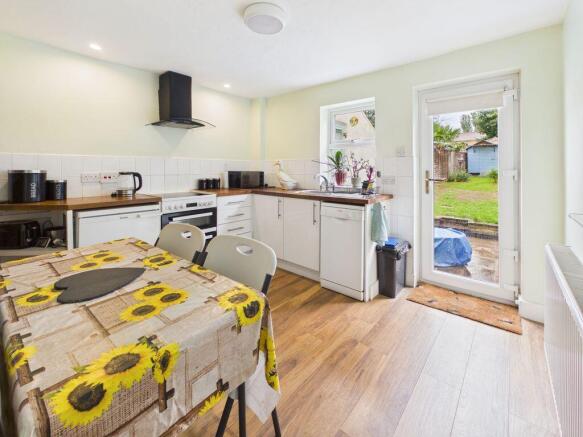KITCHEN/BREAKFAST ROOM