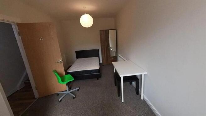 Tidy bedroom with double bed and desk space...