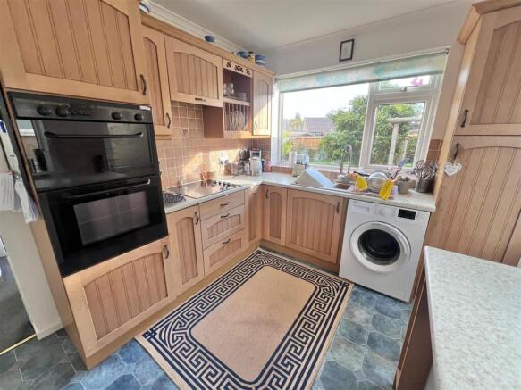 KITCHEN 2.jpg