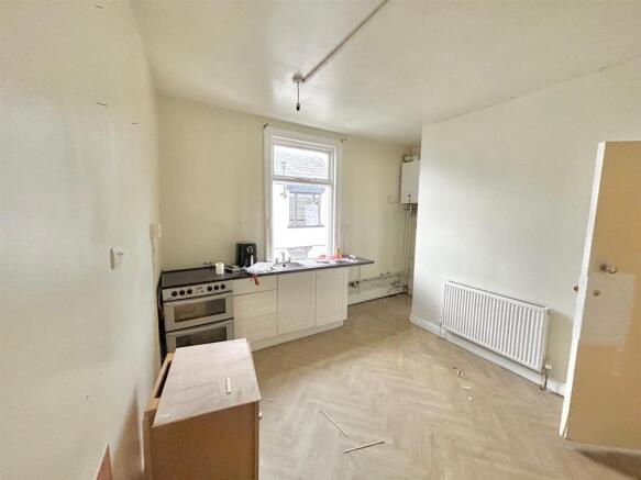 Flat 2 - Kitchen.jpg