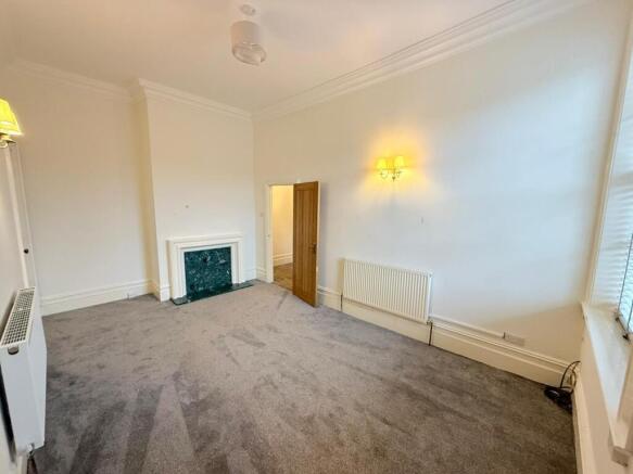 2 bed Flat to rent Image 9