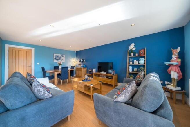 2 bed Apartment for sale Image 4