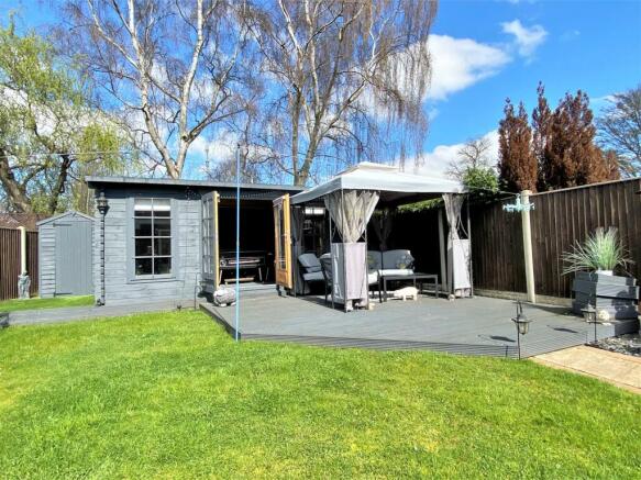 Outdoor Entertainment Area & Games Room 151
