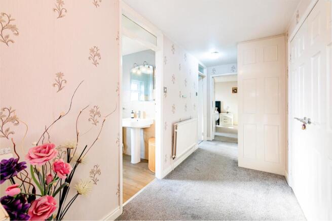 4 bed Detached for sale Image 11