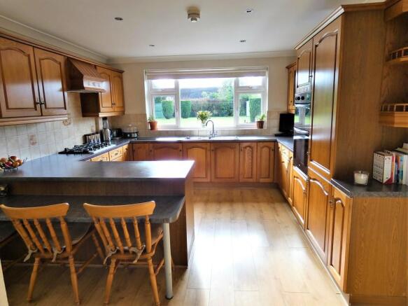 Kitchen / Breakfa...