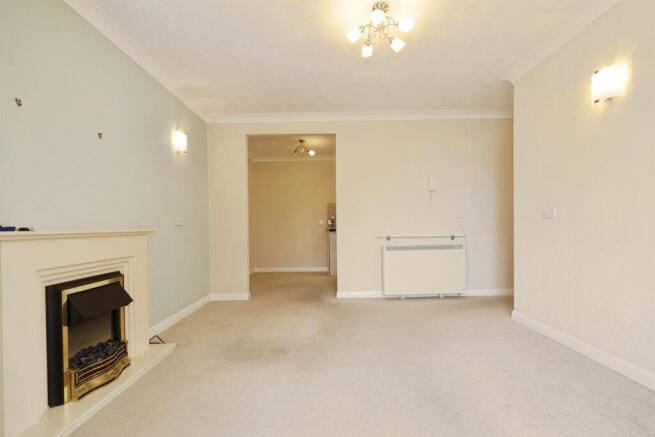 2 bed Retirement Property for sale Image 8