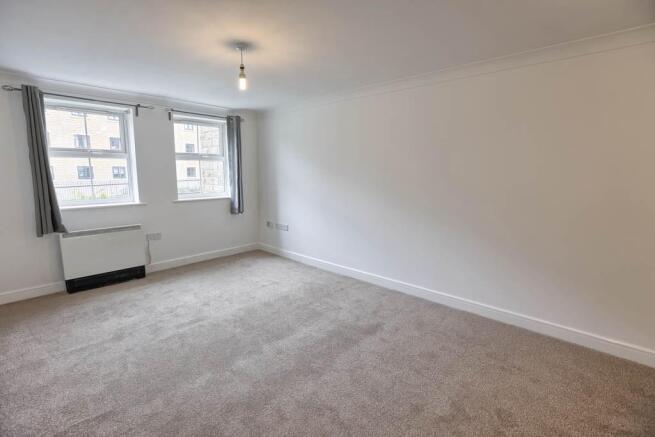 2 bed Apartment to rent Image 4
