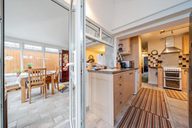 1394431-6-694a9a5a8f384