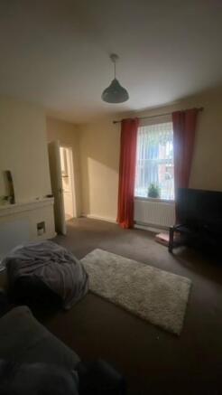 2 bed Terraced to rent Image 5