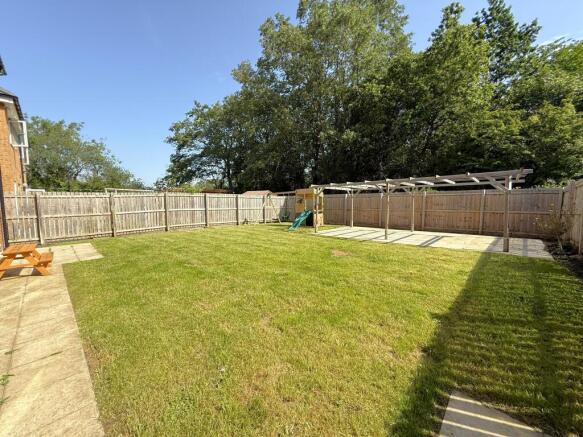 5 bed Detached for sale Image 4