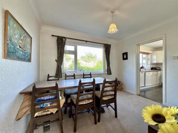 Dining Room.JPG