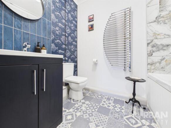 3 bed Apartment to rent Image 11