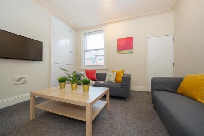 6 bed Terraced to rent Image 5