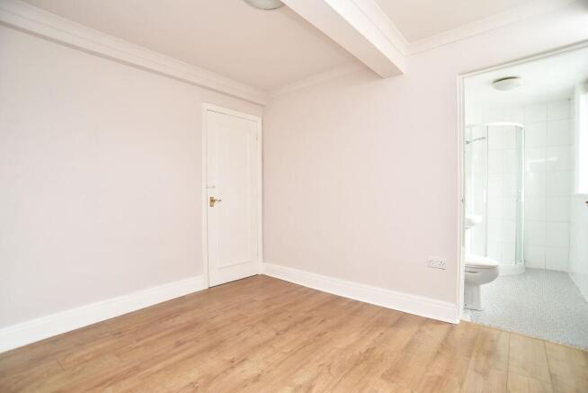 2 bed Flat to rent Image 11