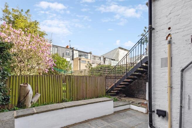 52 Loftus Road, Basement Flat, W12 7EN-10.jpg