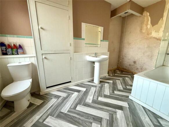 3 bed Terraced for sale Image 5
