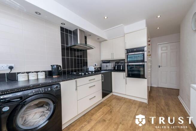 3 bed Semi-Detached for sale Image 8