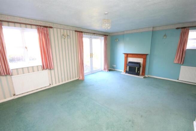 THROUGH LOUNGE/ DINING ROOM