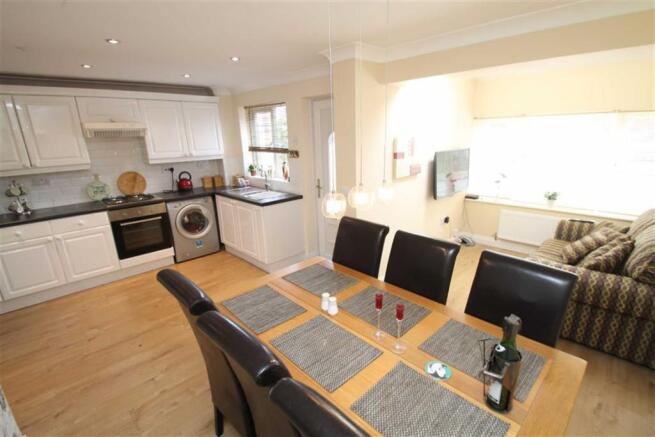 OPEN PLAN LIVING/DIN