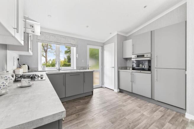 OPEN-PLAN DINING KITCHEN