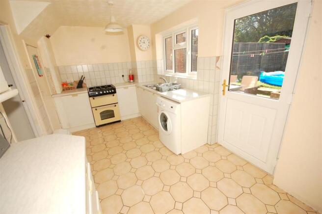 Fitted Kitchen b
