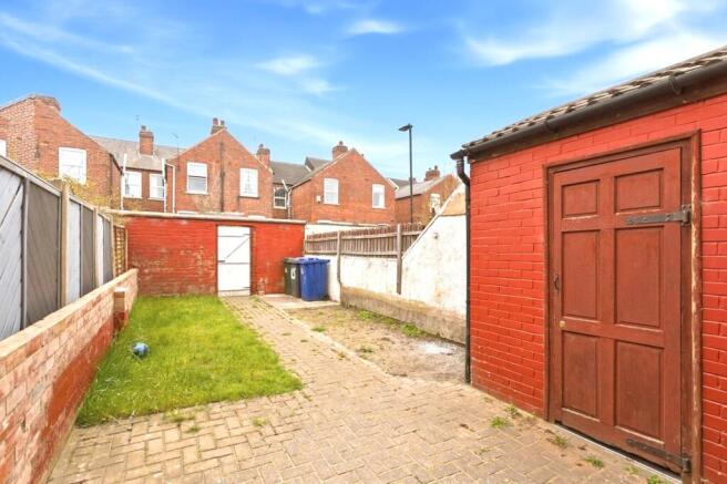 3 bed Terraced to rent Image 8