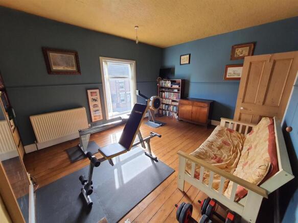 Bedroom 1 - 2.jpg