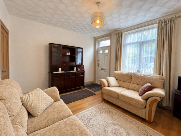 ENTRANCE LOUNGE