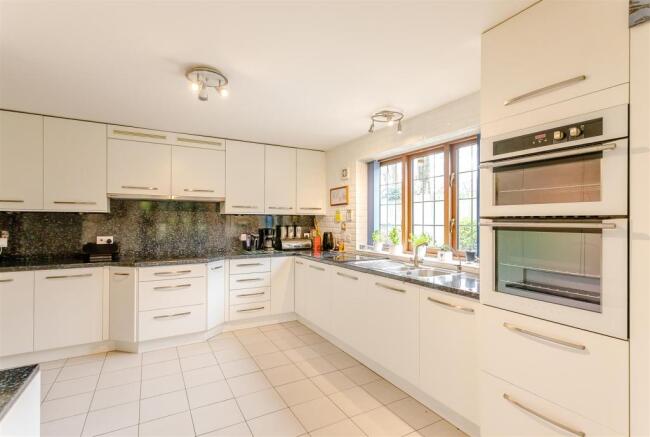 8334624-interior21.jpg