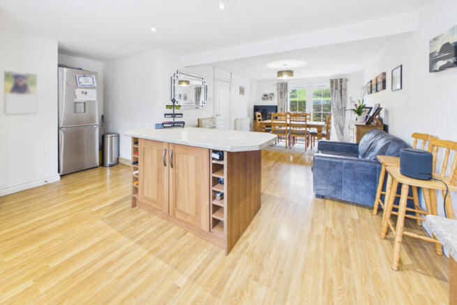 Kitchen / Dining Area