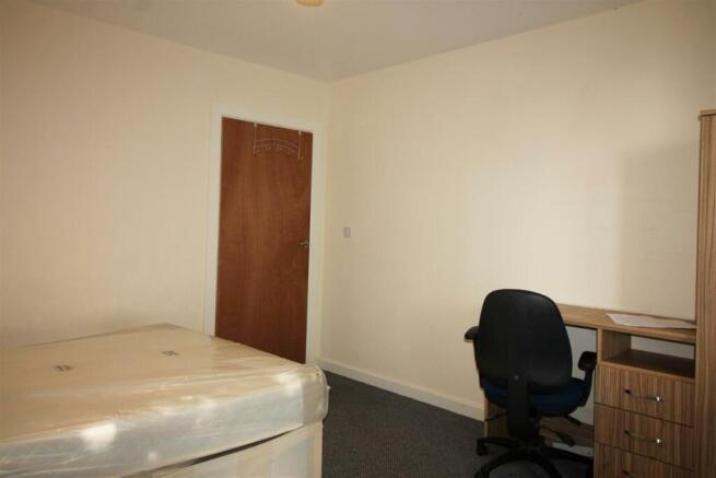 4 bed House to rent Image 12