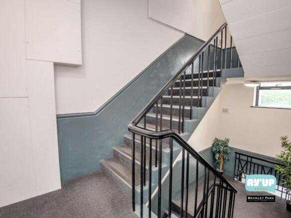 Studio to rent Image 12