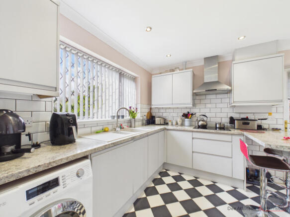 3 bed Semi-Detached for sale Image 8