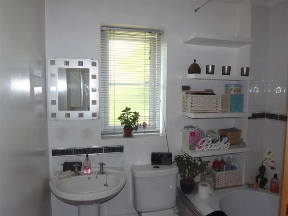 FAMILY BATHROOM