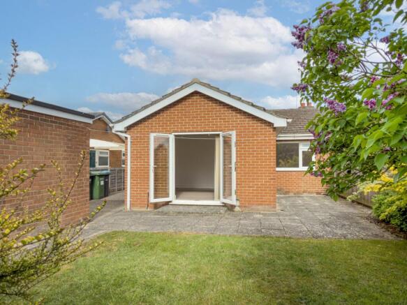 2 bed Semi-Detached Bungalow for sale Image 11