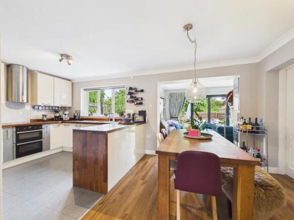 Wallis Drive, Bramley, RG26 photo 4