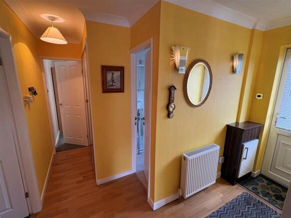 2 bed Semi-Detached Bungalow for sale Image 4