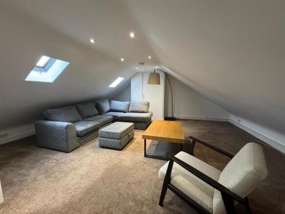 2 Lark lane - Living Area .jpg