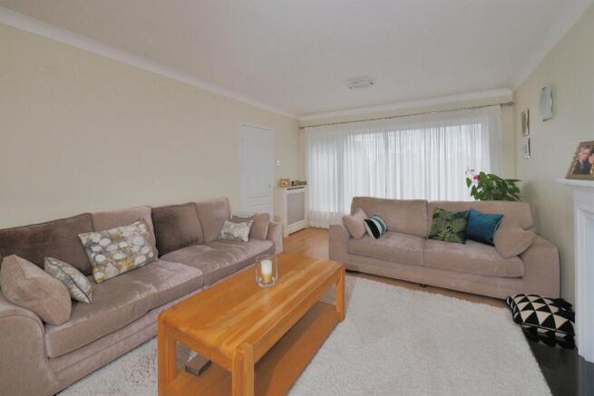 4 bed Detached for sale Image 7