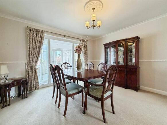 4 bed Detached Bungalow for sale Image 11