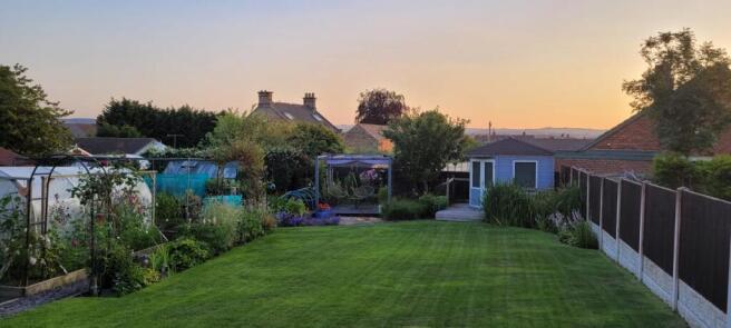 REAR GARDEN SELLER.jpg