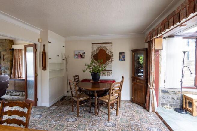 4 bed Bungalow for sale Image 7