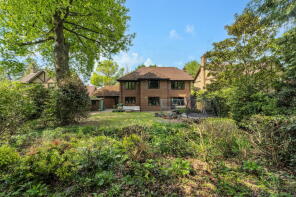 4 Mellberg, Dartnell Court, West Byfleet KT14 6QL