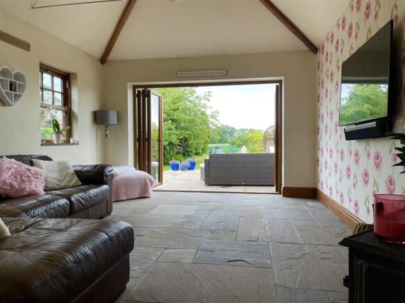 GARDEN ROOM