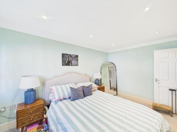 2 bed Flat to rent Image 8