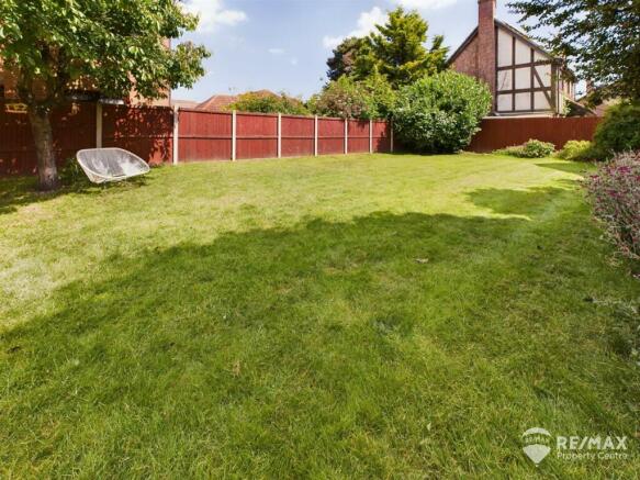 Rear Garden (5).jpg